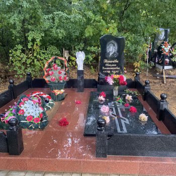 Резные памятники